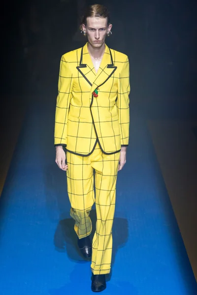 Look 74